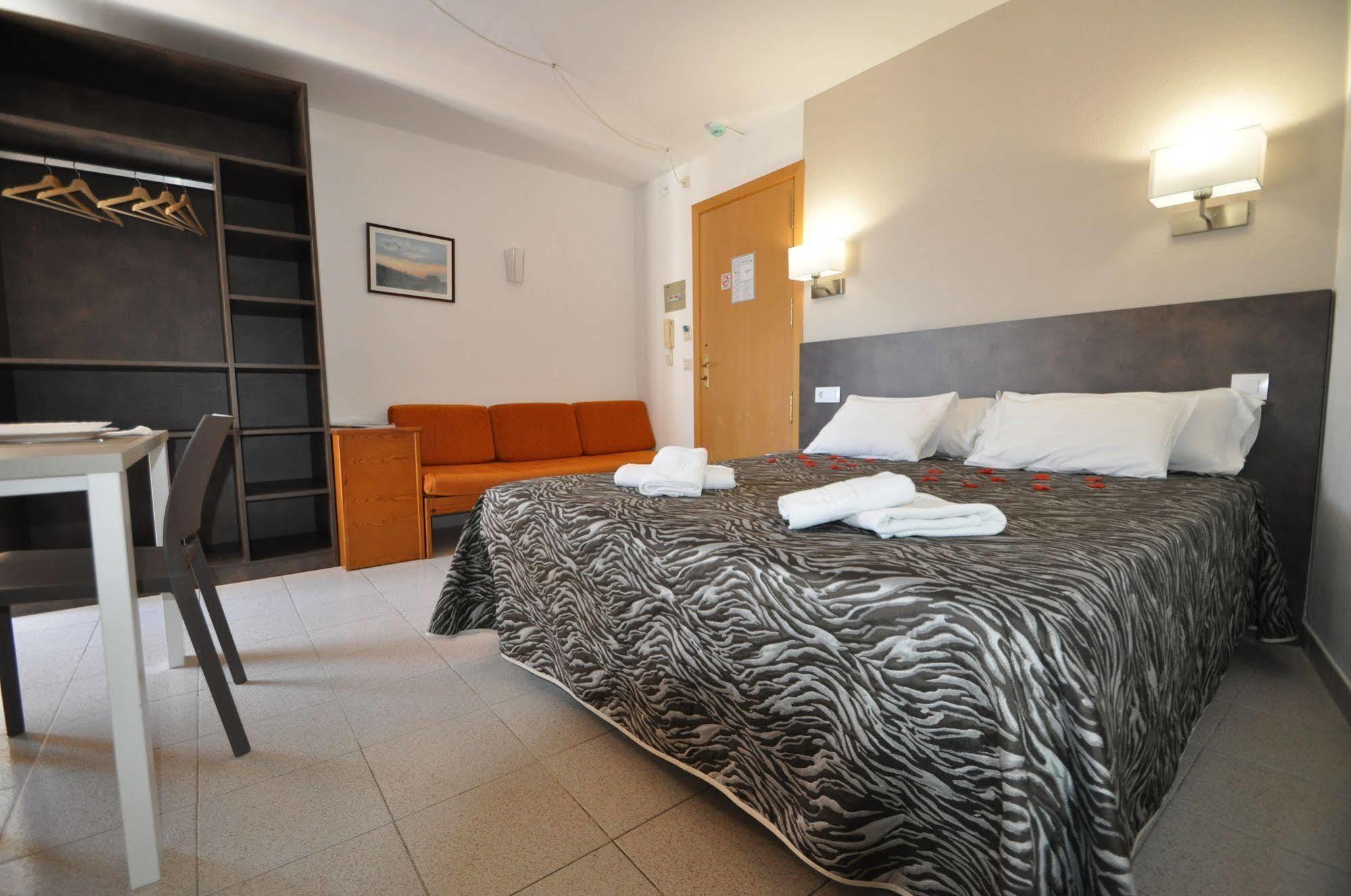 Aparthotel Safari Calella Exterior photo